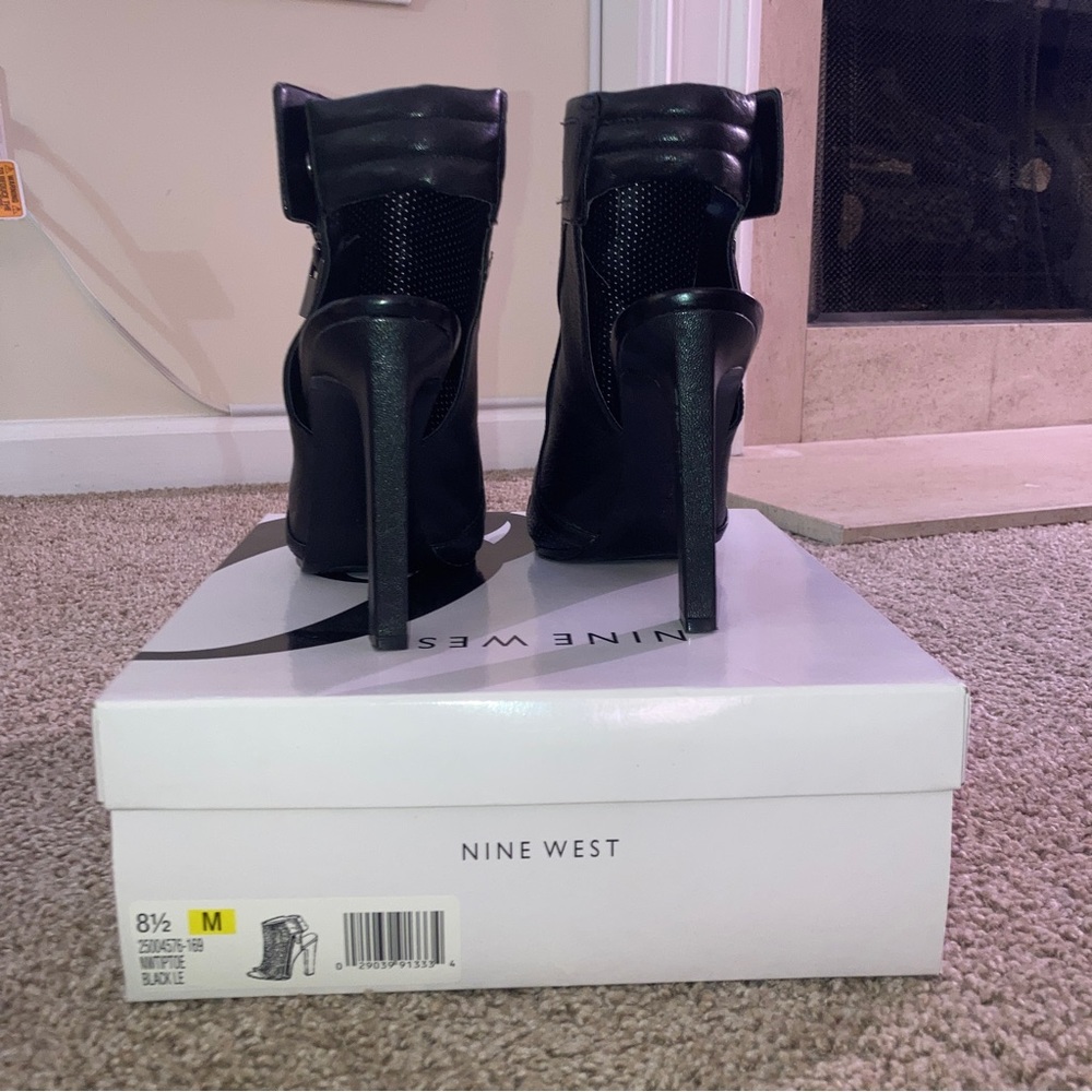 Nine West Black Tiptoe Booties Size 8.5 - Picture 6 of 9